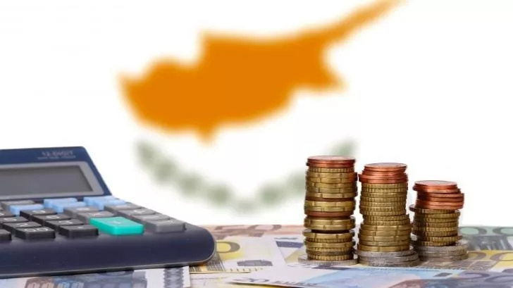 Σύγχρονη οικονομική περιοχή που συμβολίζει επαγγελματική διαχείριση επενδύσεων